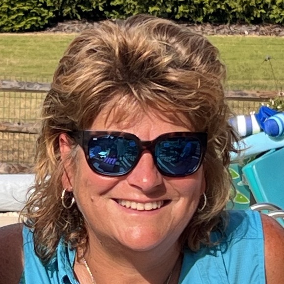 Meet your Posher, Donna - Picture 2 of 5